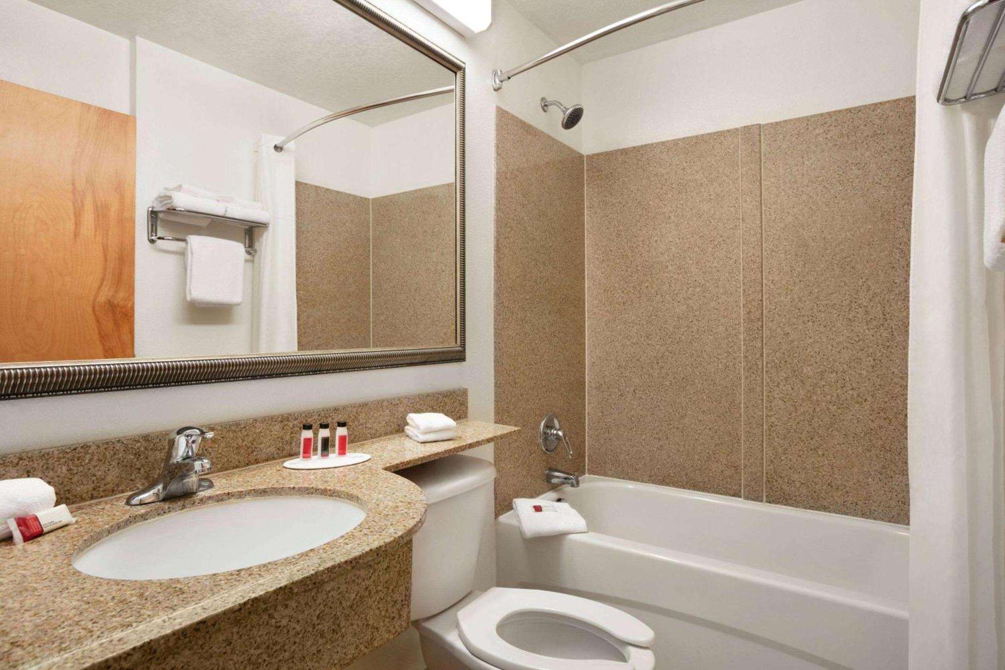 Microtel Inn & Suites By Wyndham Culpeper Buitenkant foto