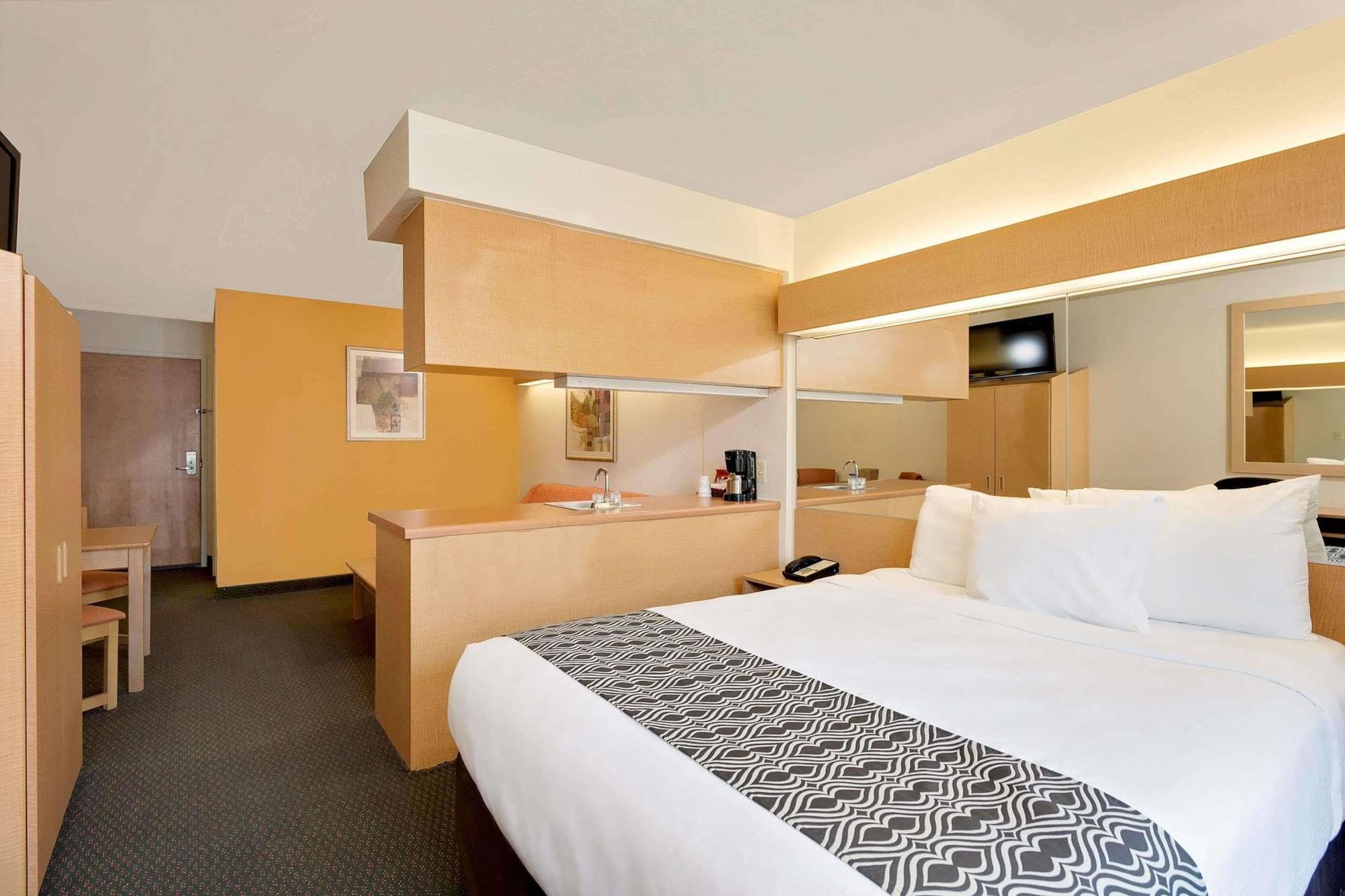 Microtel Inn & Suites By Wyndham Culpeper Buitenkant foto